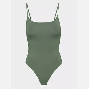 Aritzia Babaton Contour Green Spaghetti Strap Square Neck Cami Bodysuit